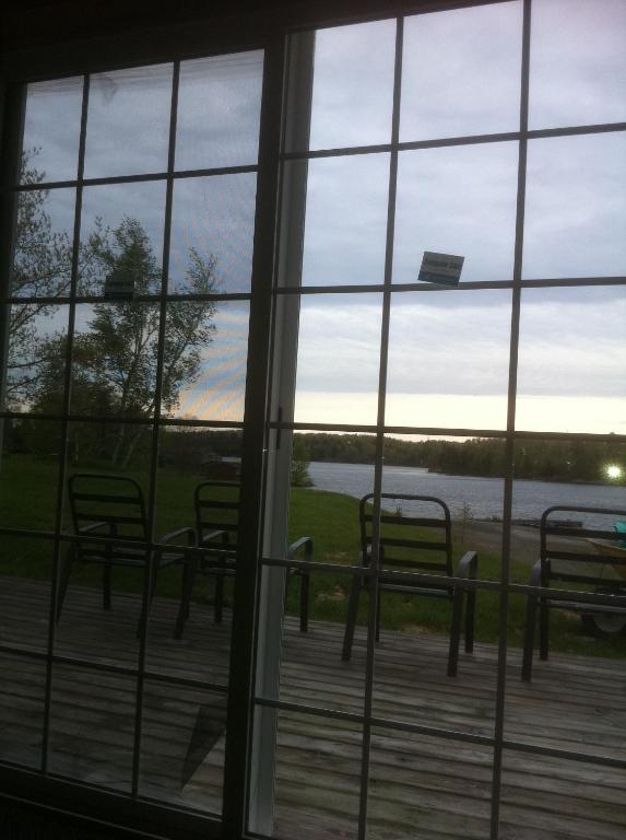 Lake Lauzon Resort 블라인드 리버 외부 사진